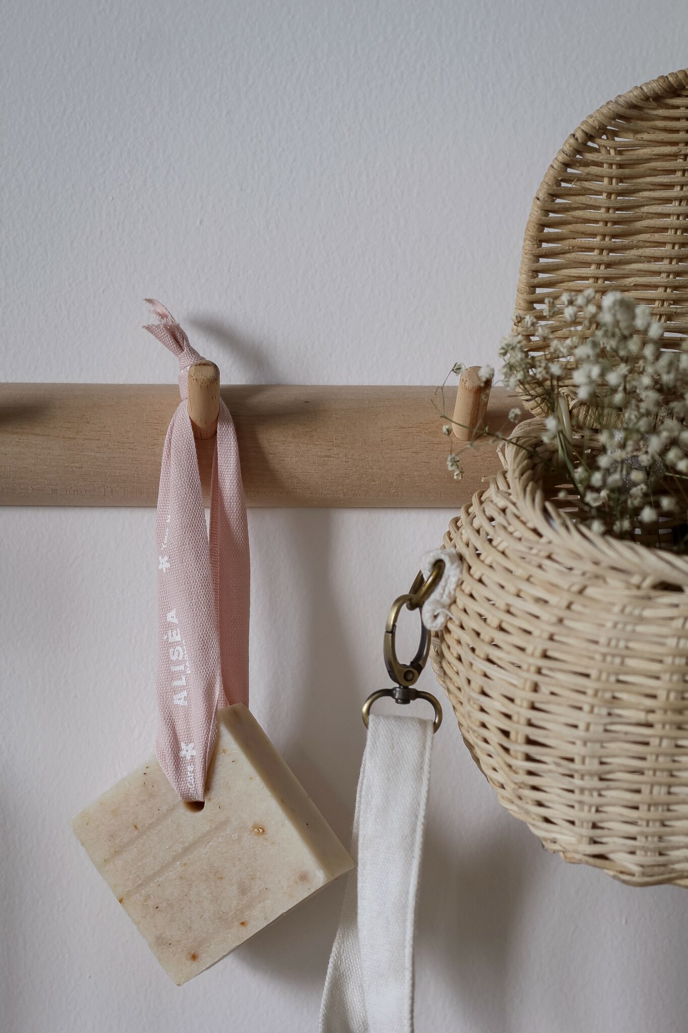 sapone-latte-asina-avena-e-camomilla-formulta-per-la-pelle-sensibile-