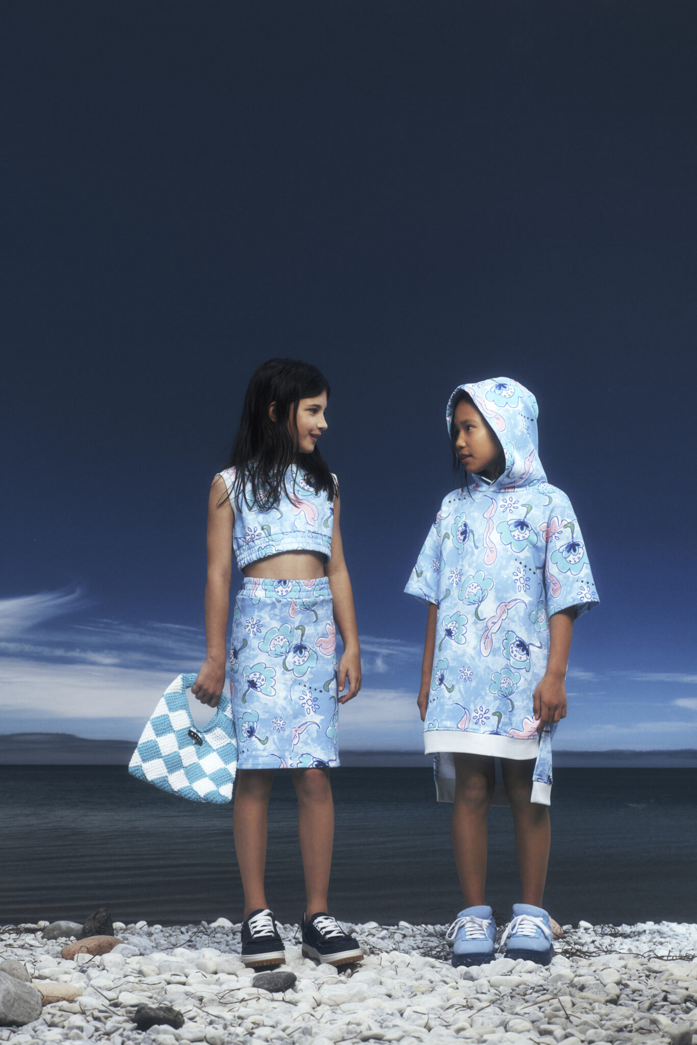 girls on the sea, kids adv fashion shooting