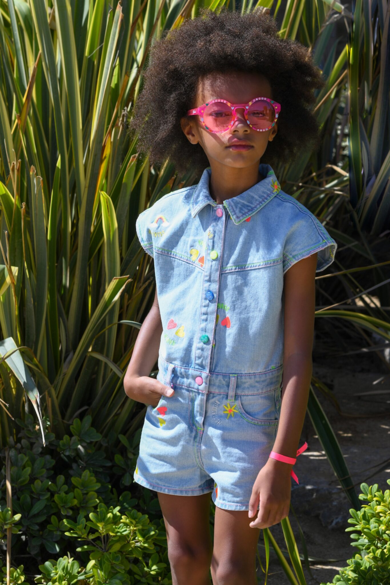 denim outfit per bambina occhiali fluo bambina nera