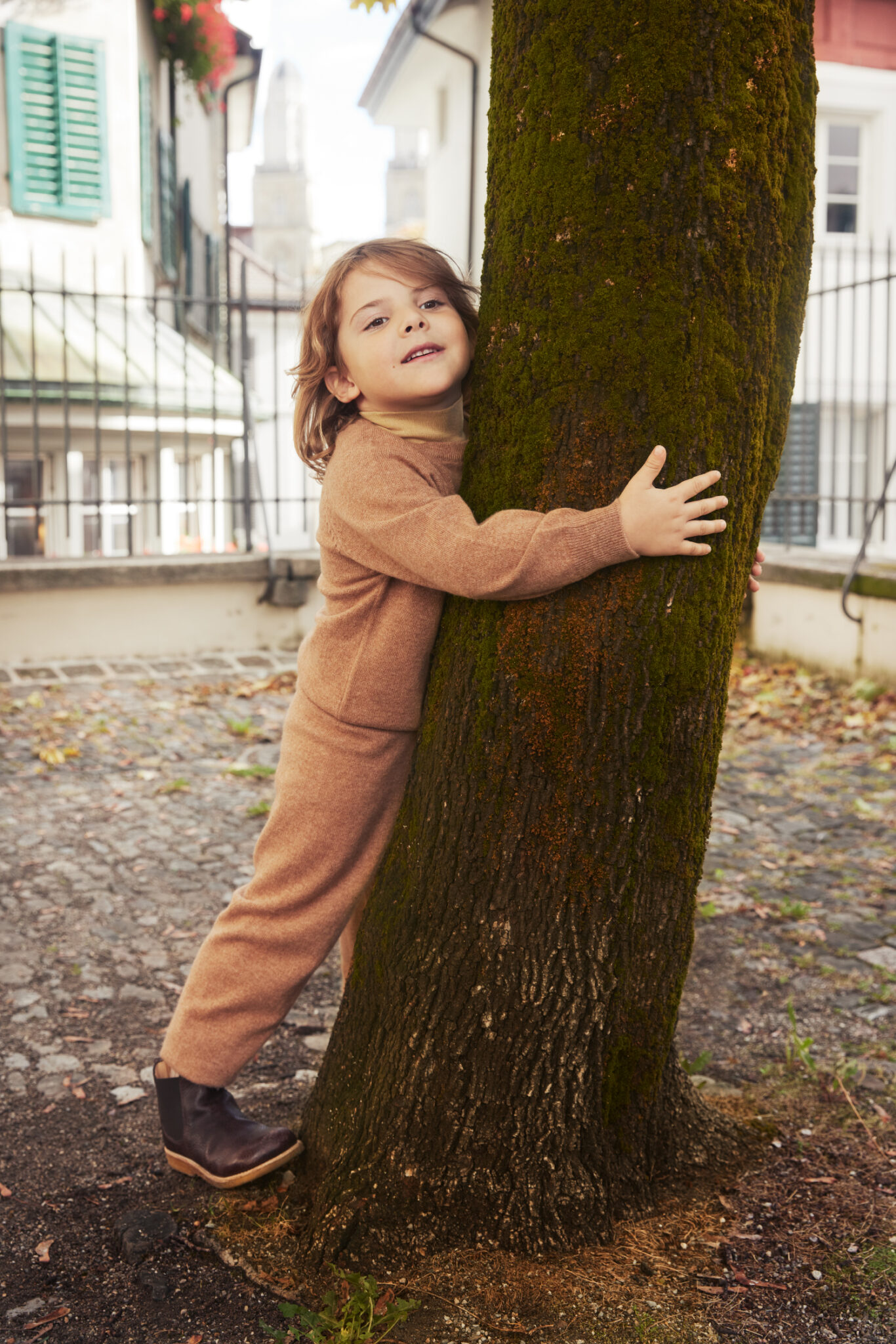 minimalisma AW24 Cashmere hug-a-three