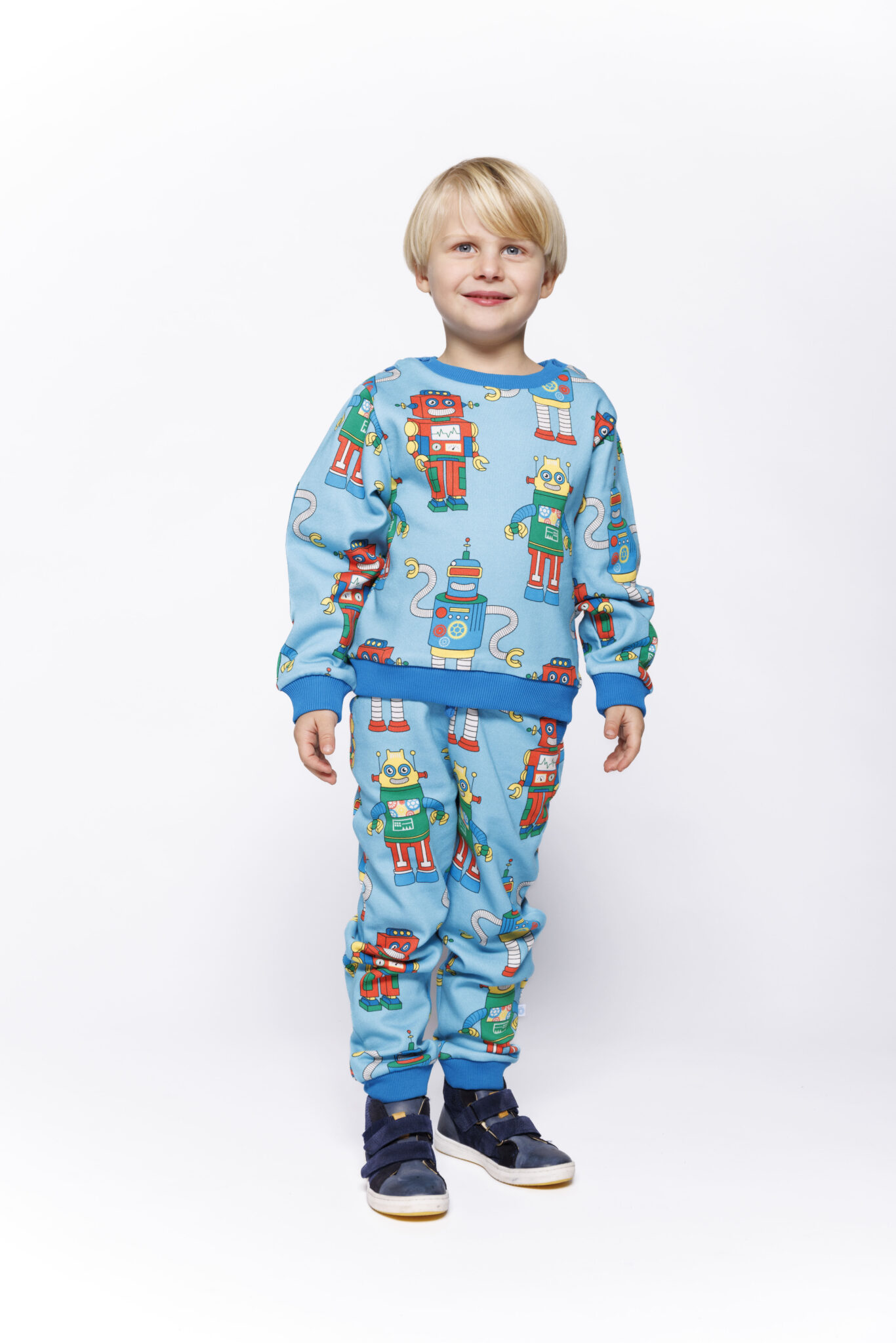Boy in full light blue outfit with colorful robot print – Småfolk FW25