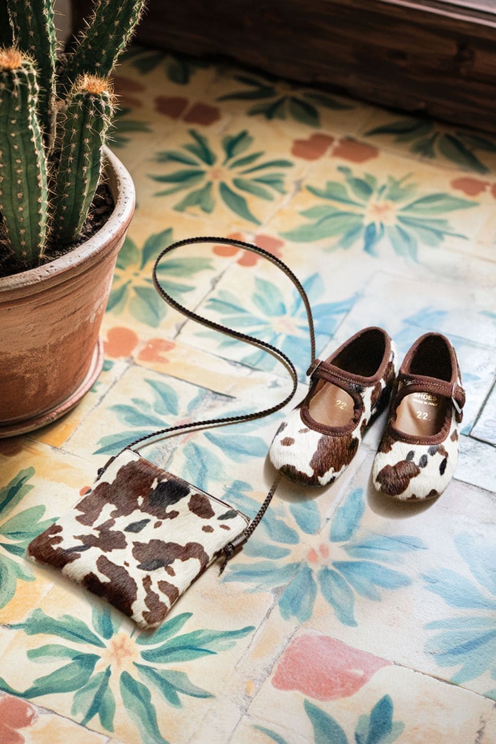 Pèpè FW25 cow-print shoes and matching bag on tiled floor – Scimparello Magazine