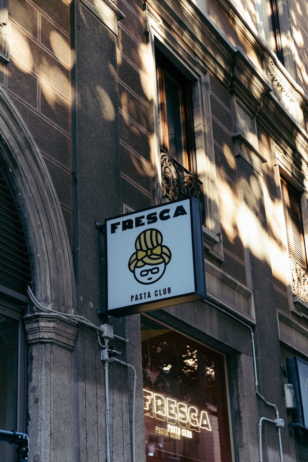 restaurant Fresca Pasta Club entrance in Milan