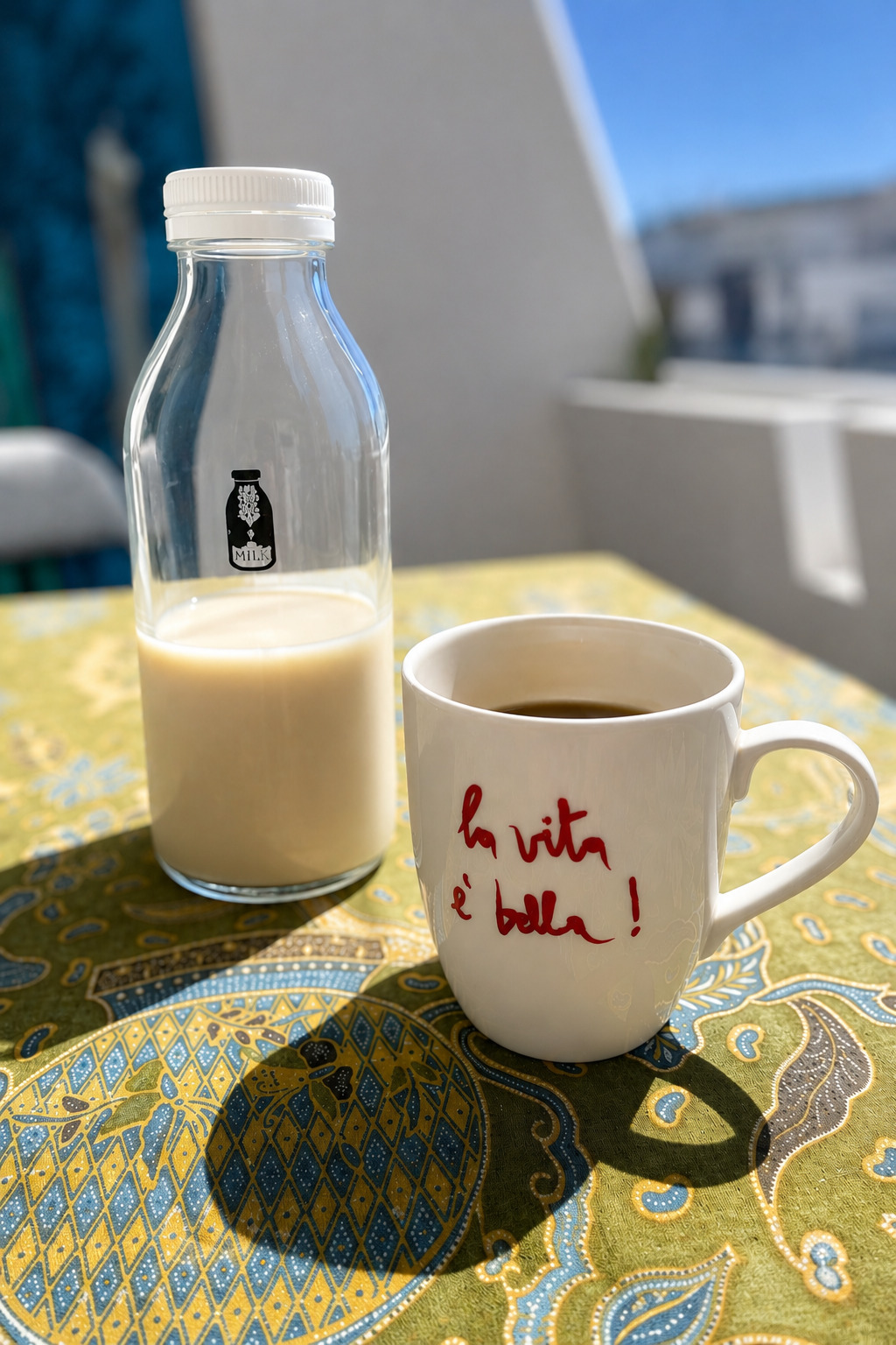 milk bottle and cup with written La vita è belle