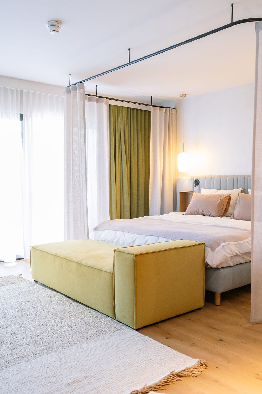 Minimal and calming suite interior at A-ROSA Lago di Garda featuring soft neutral tones, natural textures and contemporary design details.
