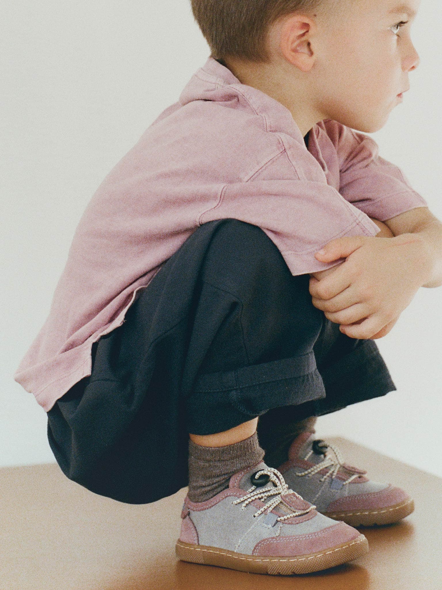 Child wearing Maior barefoot shoes with a relaxed everyday outfit, highlighting the natural fit and minimalist design.